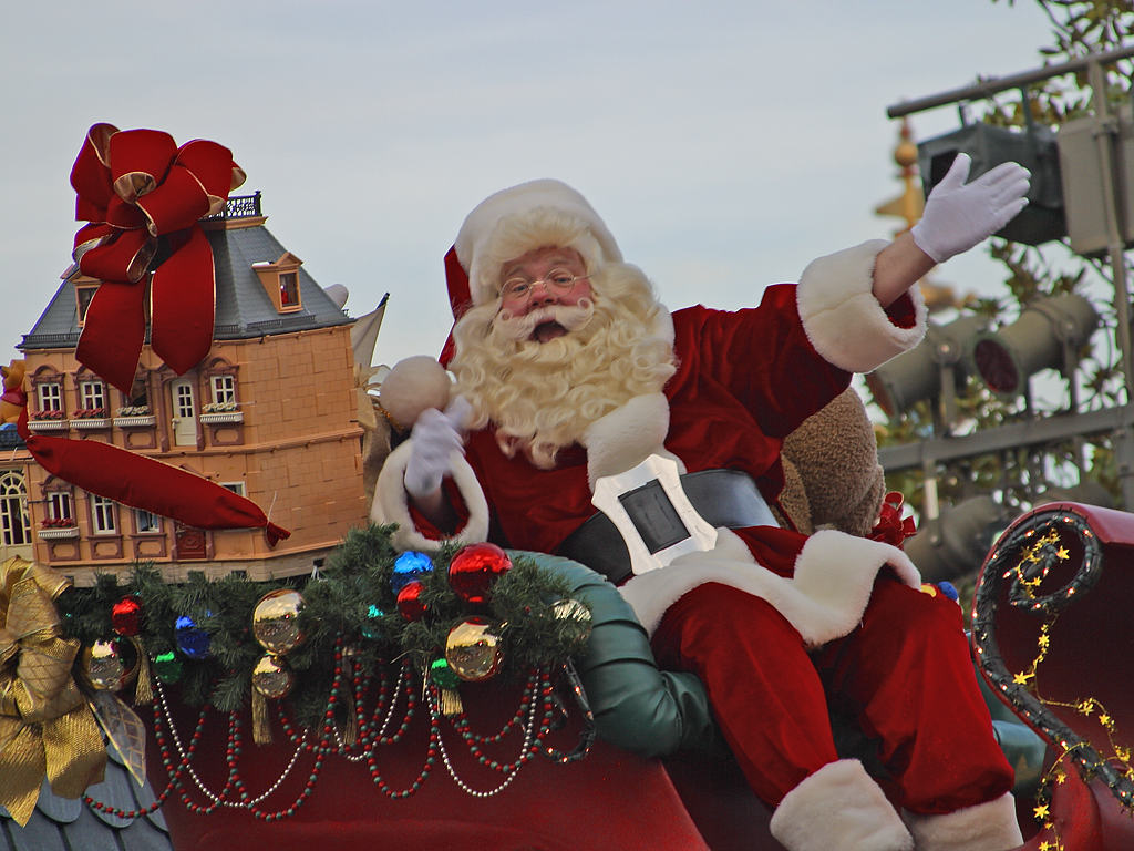 Santa_in_the_Disney_parade