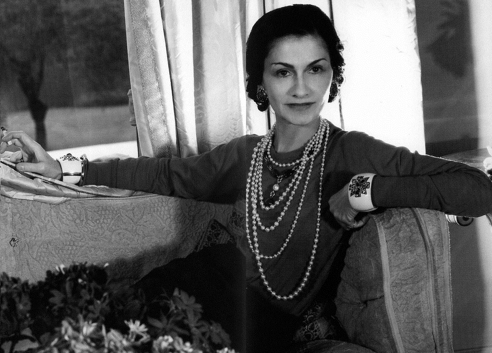 portrait de Coco Chanel noir et blanc