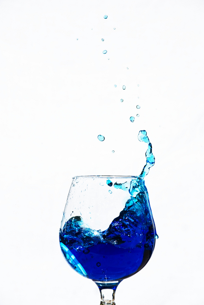 verre de vin bleu