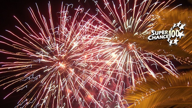 Feux d'artifice pour célébrer les gagnants du jeu Mes 5000 rêves.