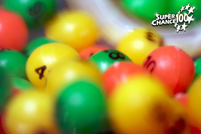 Photographie de boules chiffrées pour jouer à l'Euro Millions.