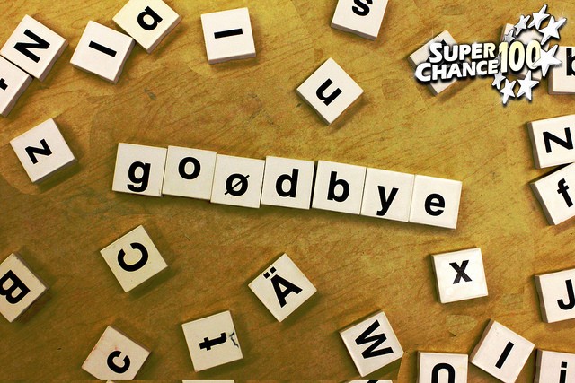 Lettres de Scrabble formant le mot Goodbye.