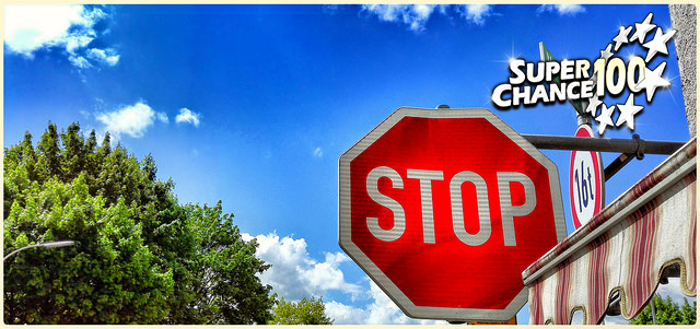 Panneau de signalisation "stop".