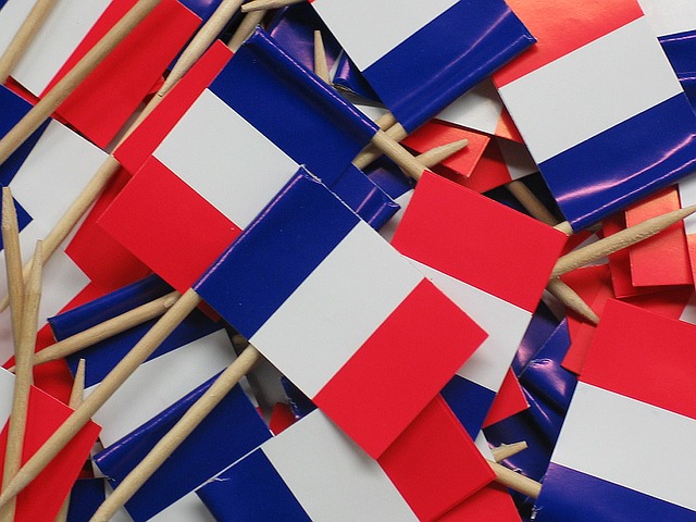 Petits drapeaux français.