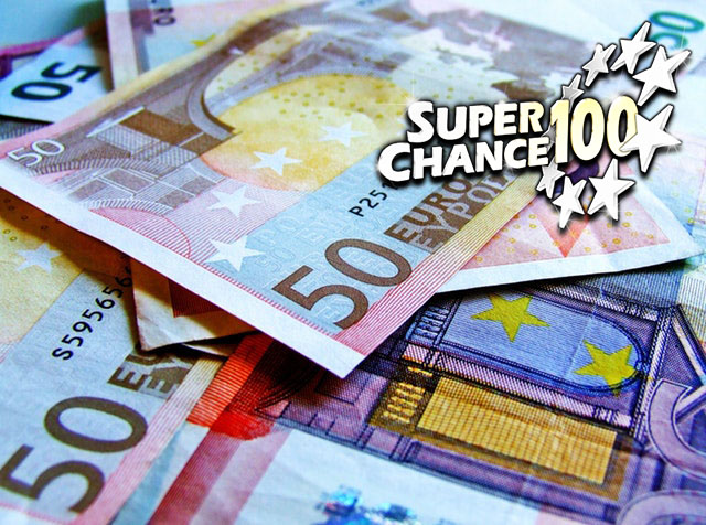 Billets d'euros gagnés à la loterie EuroMillions.